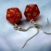 Örhänge: Hook - Glitter Ruby/Gold Mini-Poly D20 (Par)