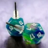 Örhänge: Stud - Festive Waterlily/White Mini-Poly D20 (Par)