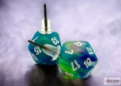 Örhänge: Stud - Festive Waterlily/White Mini-Poly D20 (Par)