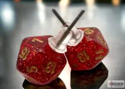 Örhänge: Stud - Glitter Ruby/Gold Mini-Poly D20 (Par)
