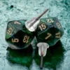 Örhänge: Stud - Scarab Jade/Gold Mini-Poly D20 (Par)
